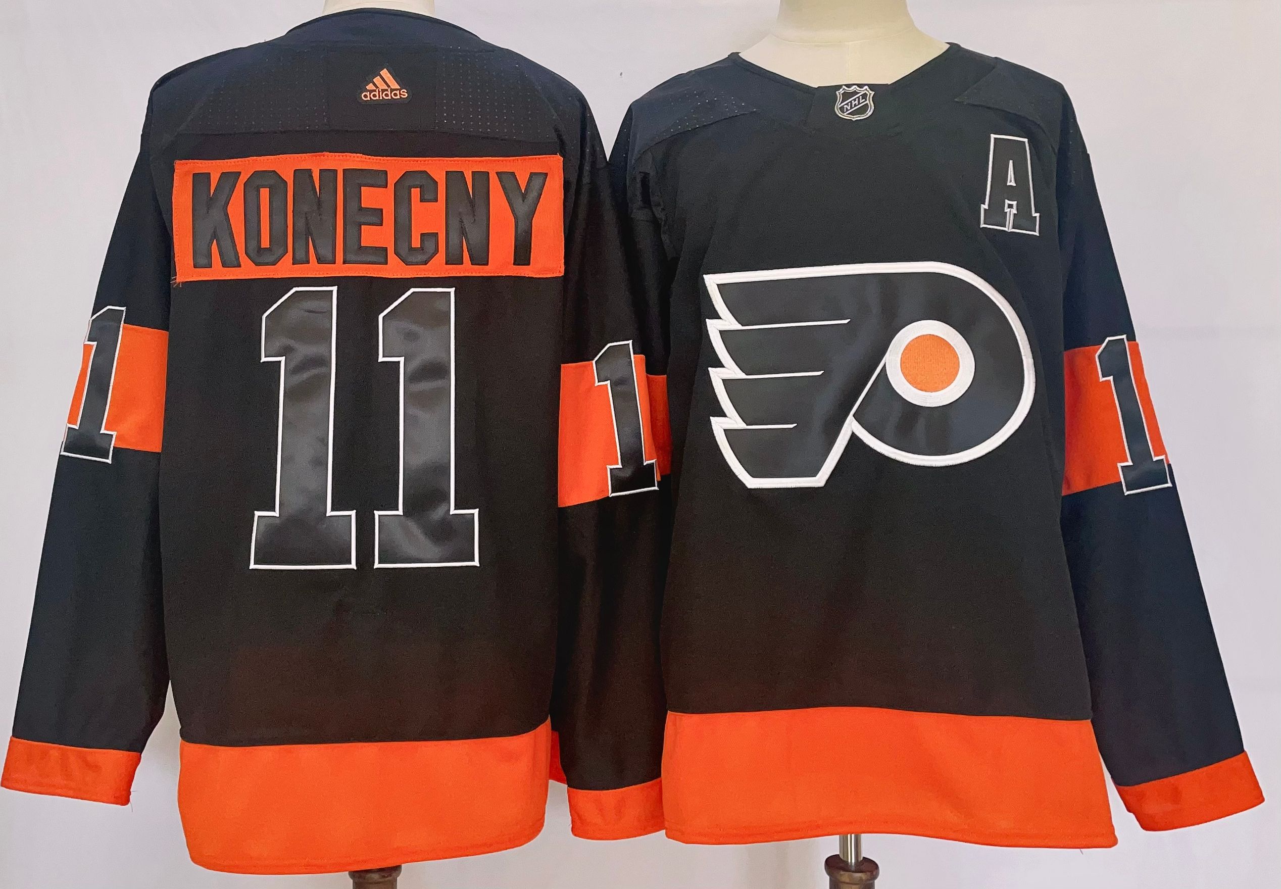 Men's Philadelphia Flyers #11 Travis Konecny Black Alternate Authentic Jersey