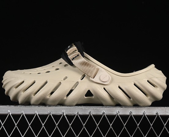 CROCS BOBO FLAT-HEELED TOE COVER SANDALS WITH BEACH HOLES BEIGE